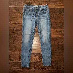 American Eagles Light Wash Jeans